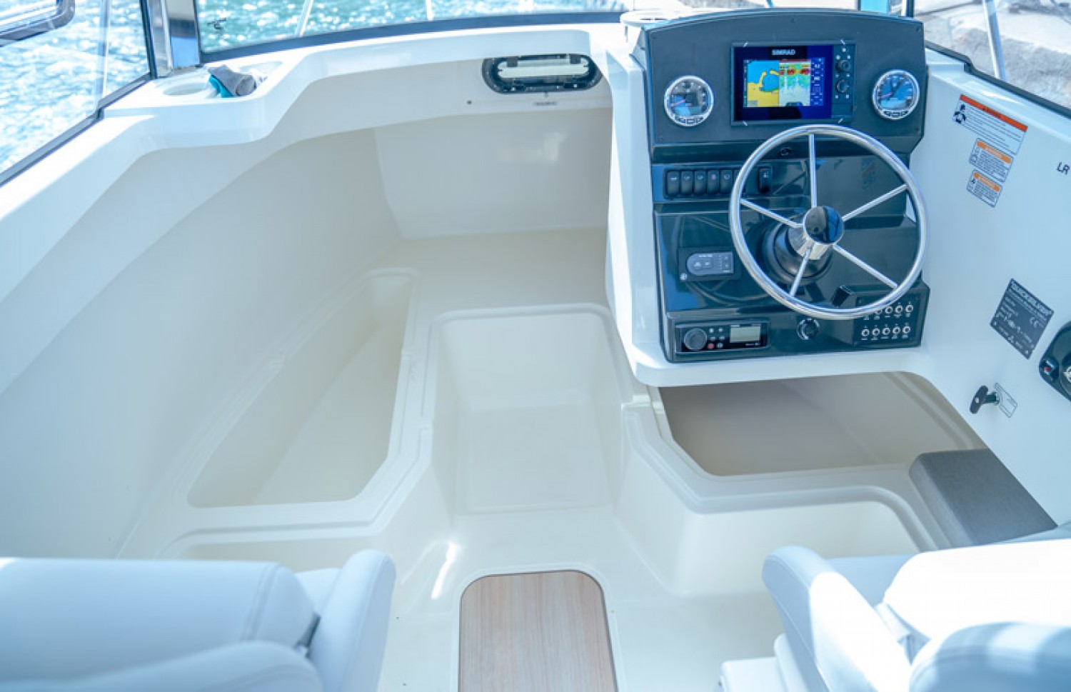 slider 15 Quicksilver Captur 625 Pilothouse